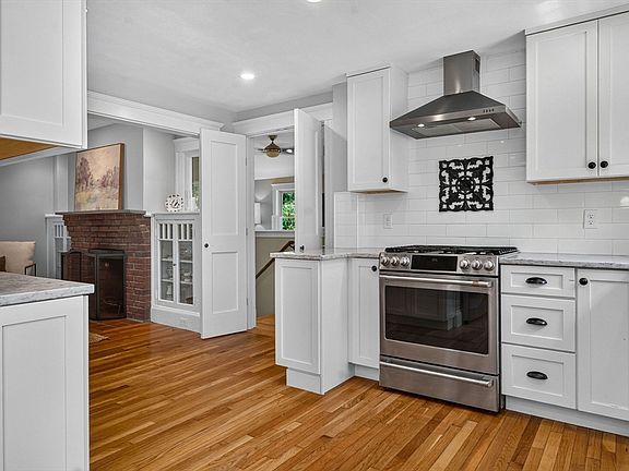 5th image of 43 Atwood St