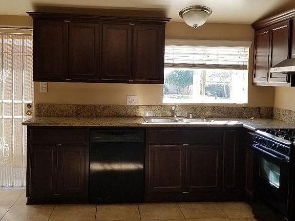 4th image of 16915 Loukelton St