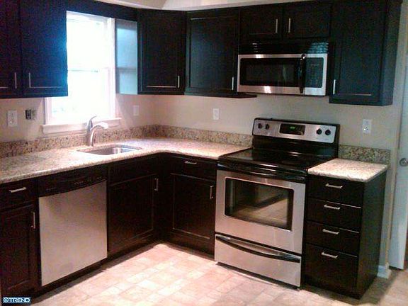 3rd image of 520 Woodland Ave