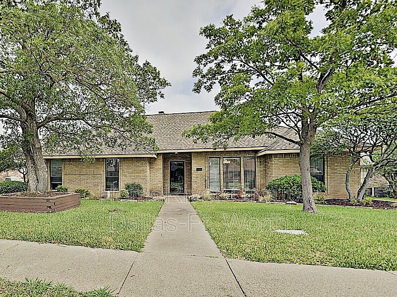 1st image of 2501 Golden Oaks Dr