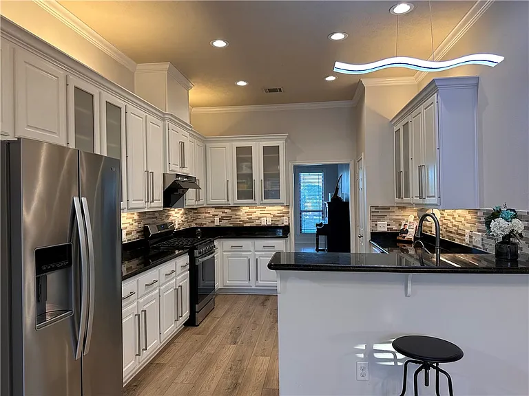 913 Delrey Dr — Photo 13
