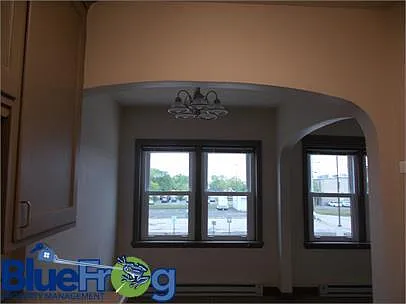 414 Dousman St — Photo 5