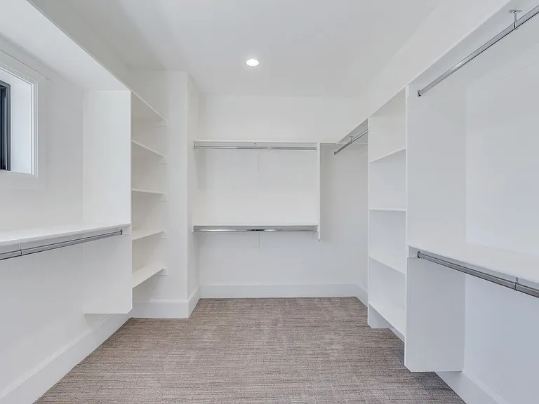 Jocelyn Court Townhomes — Photo 14
