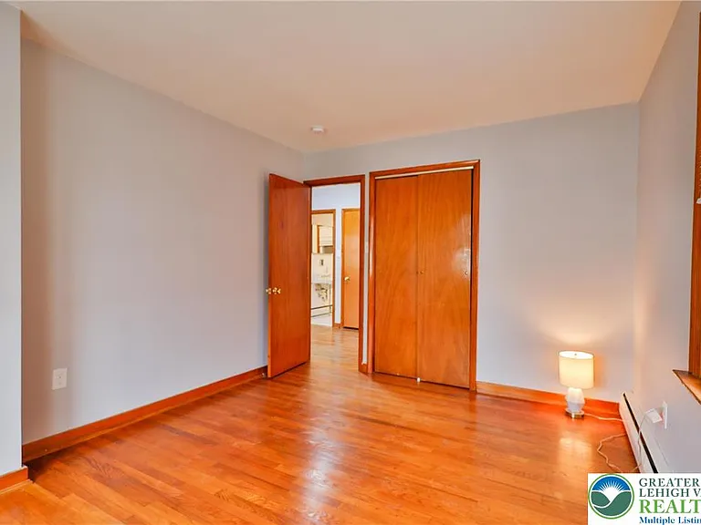 336 E Market St — Photo 12