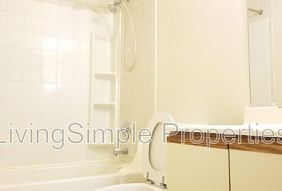 4th image of 10537 Englishman Dr