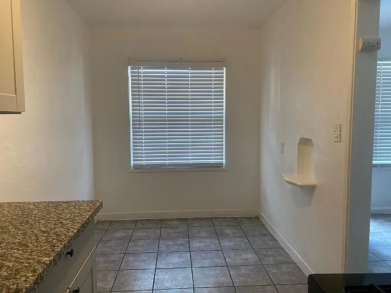 623 N Edison St #4 — Photo 3