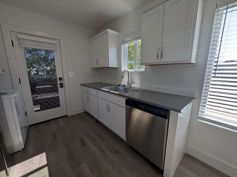 328 S Halcyon Rd — Photo 8