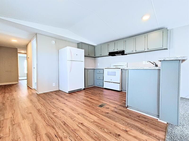 1st image of 212 Sunshine Dr