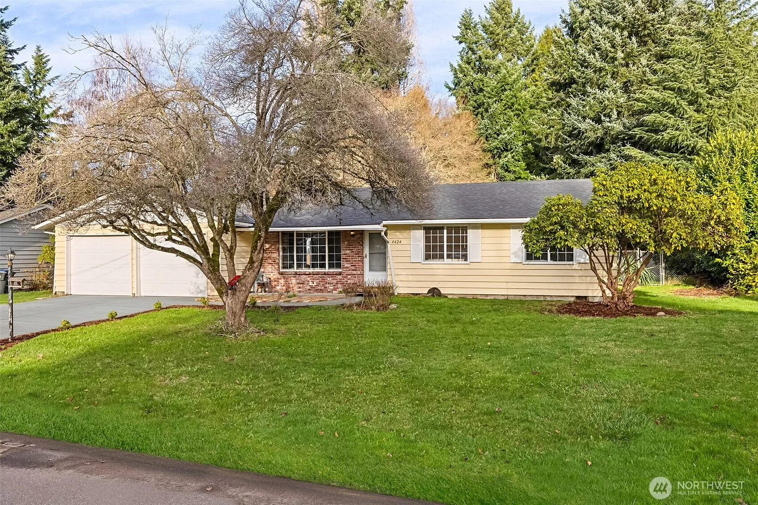 4424 Montclair Drive SE photo 1