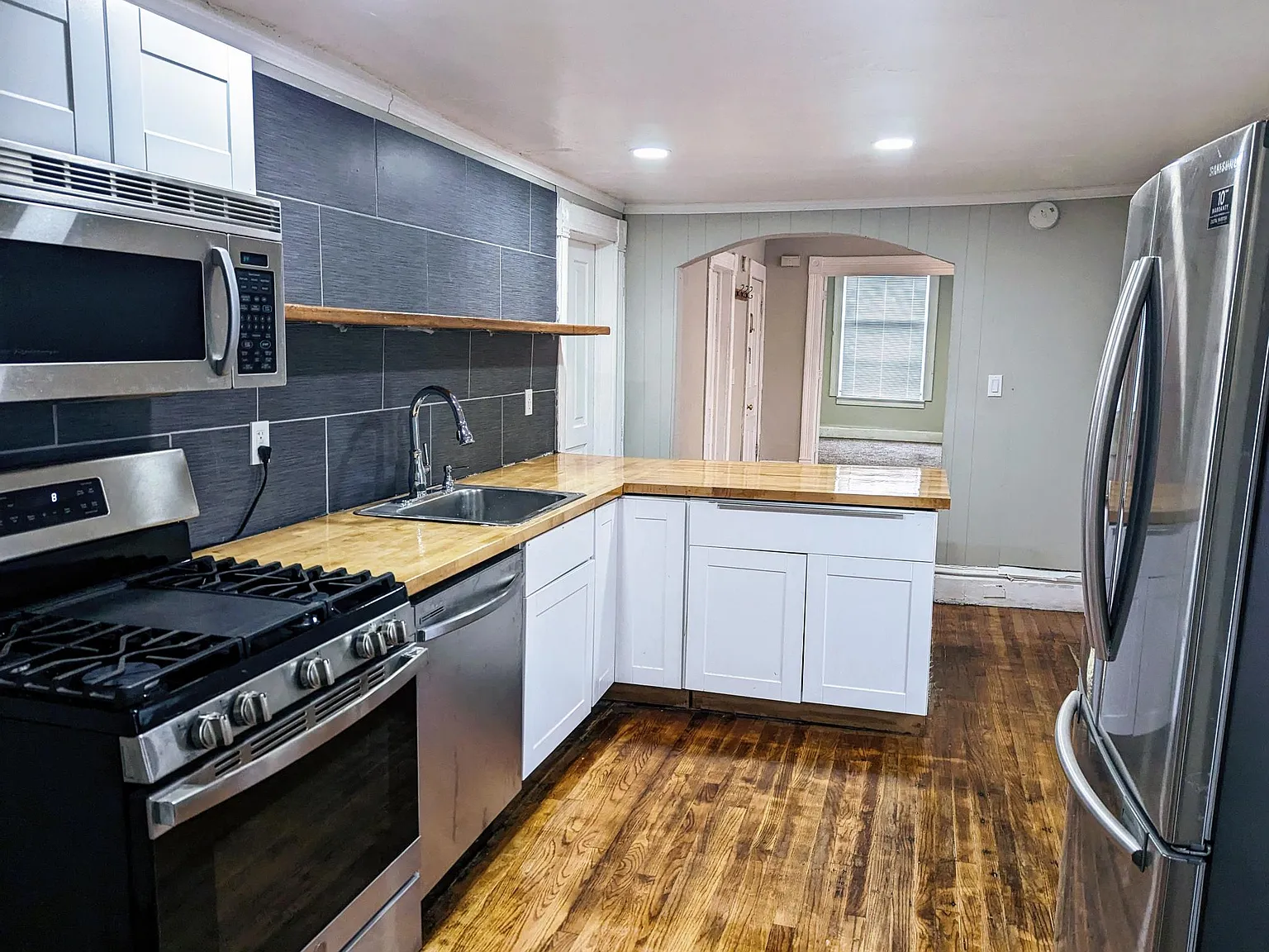 3 bed, 1300 sqft, $1,500 — Photo 3