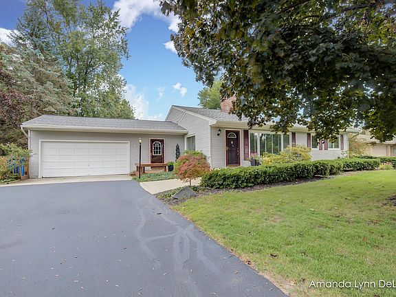 3rd image of 3038 Brentwood Dr SE