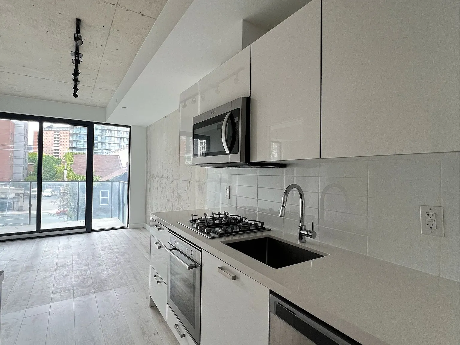 East 55 — Photo 2