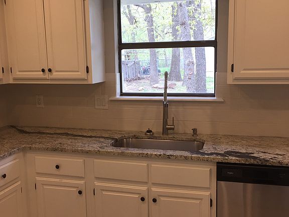 5th image of 3111 N Park St