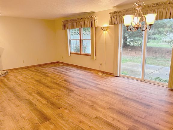 5th image of 19350 Bradford Ct