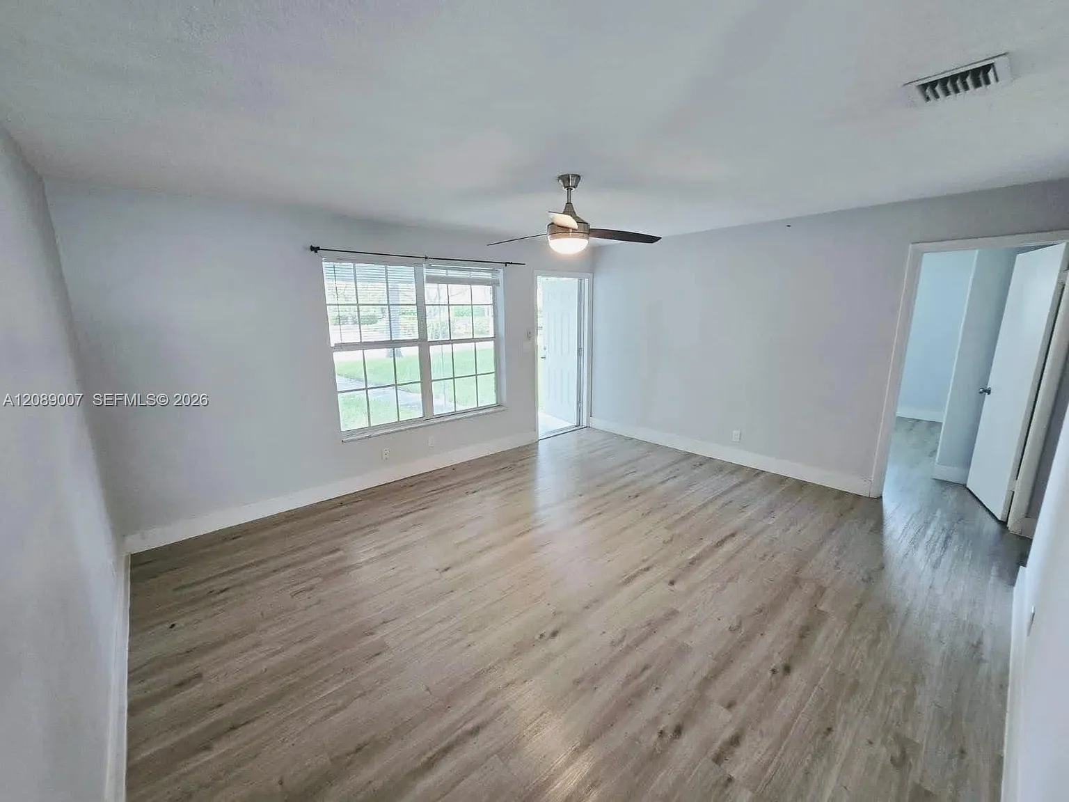 Hillsboro Estates — Photo 4