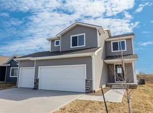 204 S Valley View Dr, Norwalk, IA 50211