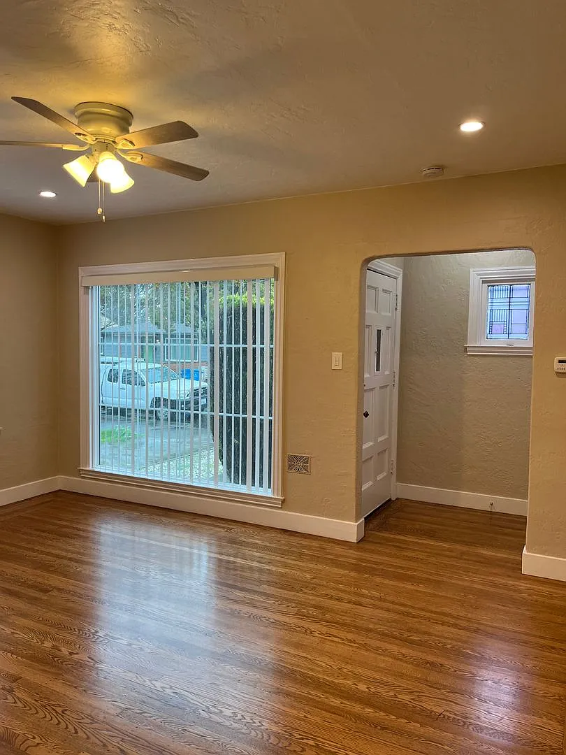 324 Lincoln Street — Photo 2