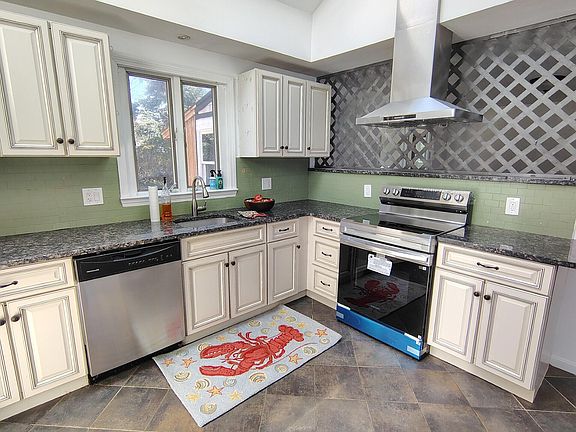 3rd image of 25 Cedardale Road
