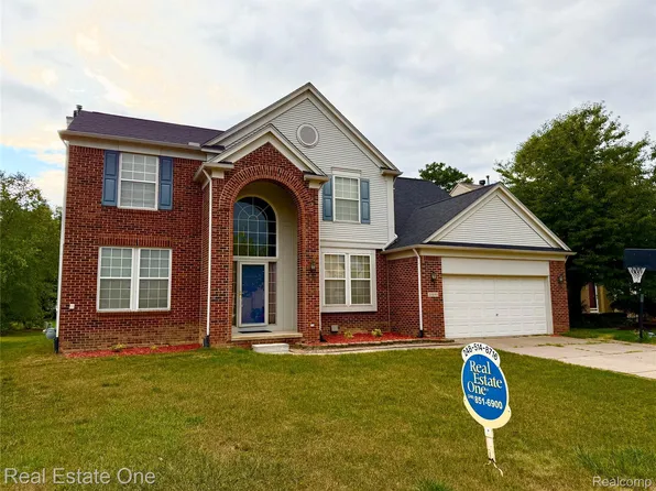 33693 Stonecrest Dr, Sterling Heights, MI 48312