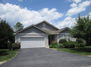 140 Clear Creekside Dr, Hendersonville, NC 28792
