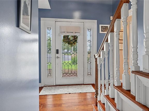 4th image of 909 Paddington Ct
