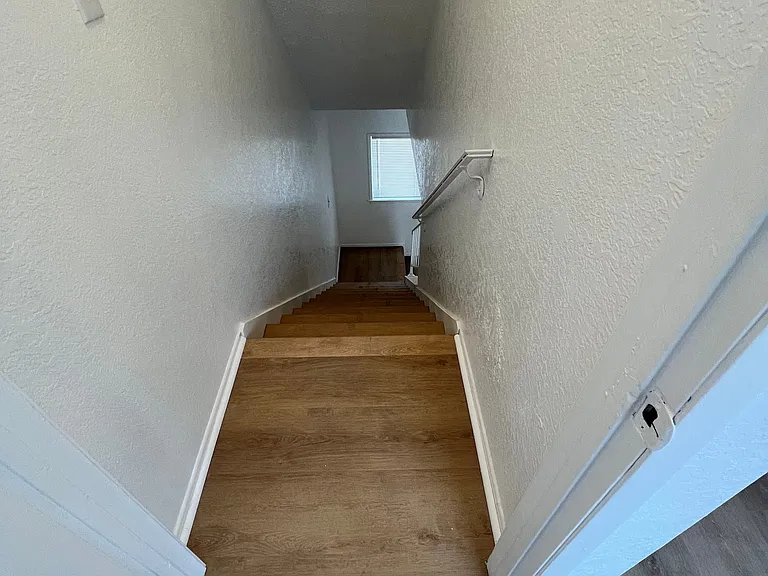 9532 1/2 Cedar St — Photo 5