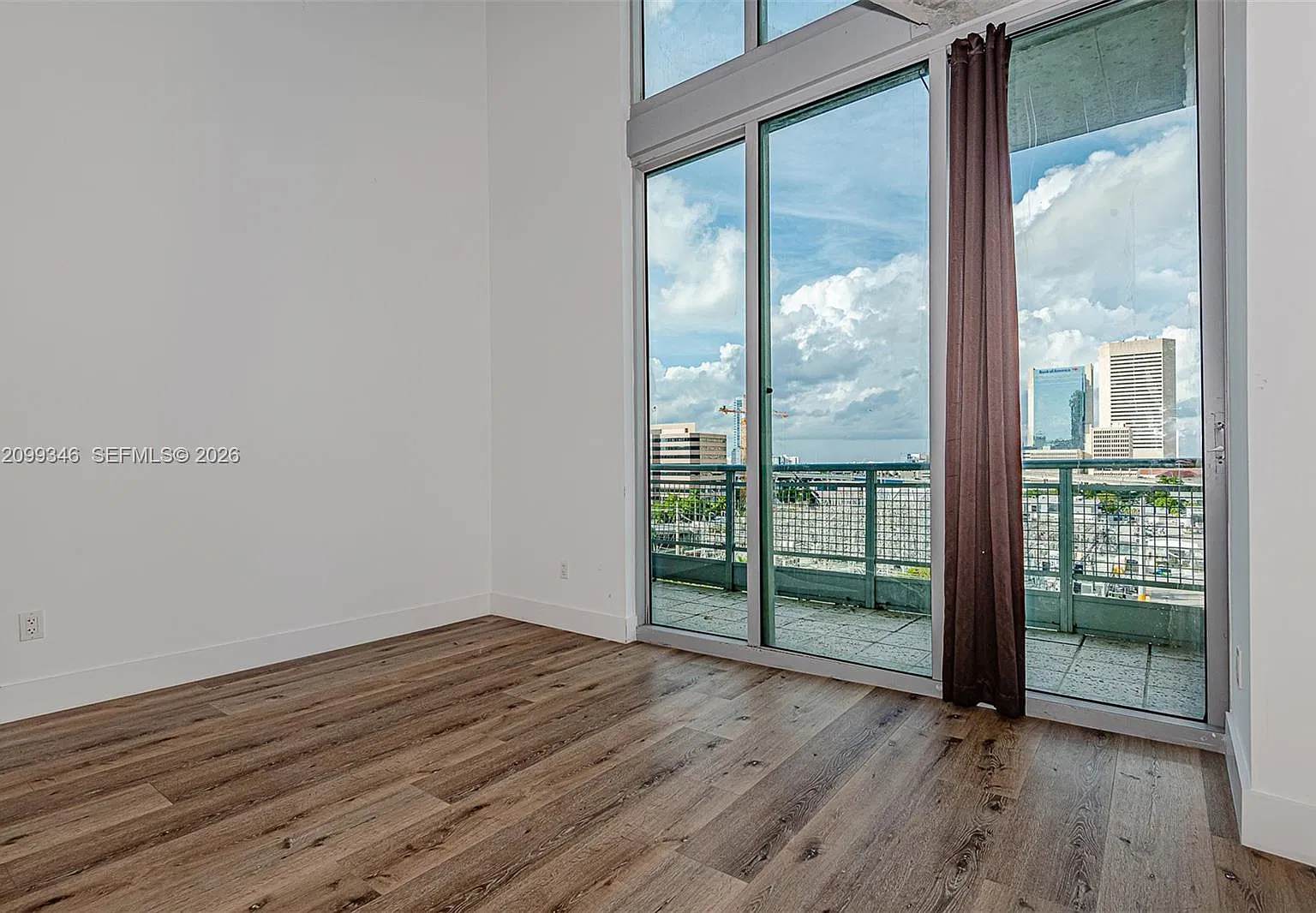 Neo Vertika Condo — Photo 2