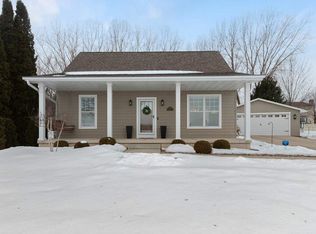 608 Lone Oak Rd, De Pere, WI 54115