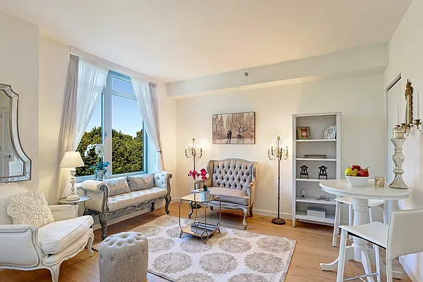 Rented by Red Apple Group | media 23