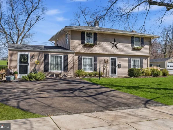 143 Terrace Rd, Levittown, PA 19056