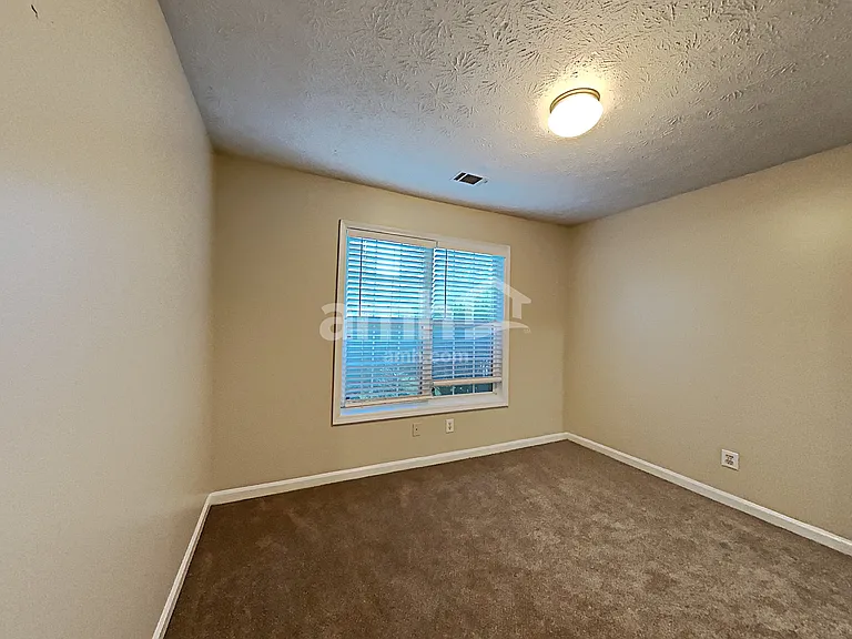 1500 Chalet Cir — Photo 17