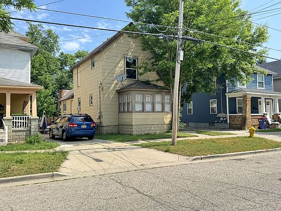 3rd image of 935 Chatham St NW