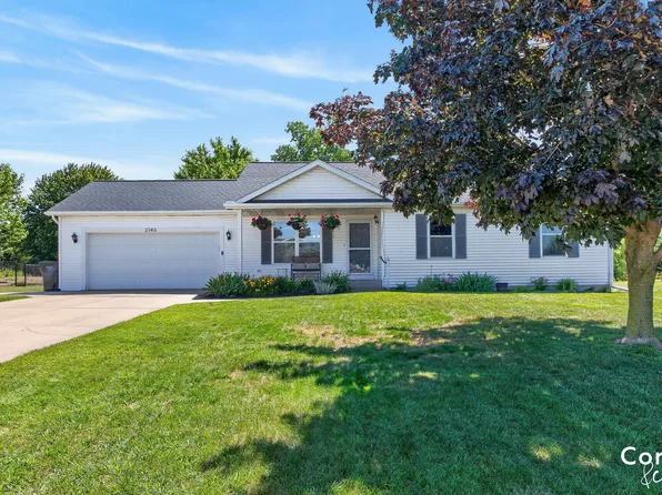 2146 E Maple Ct, Zeeland, MI 49464