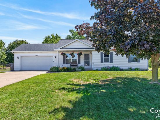 2146 E Maple Ct, Zeeland, MI 49464