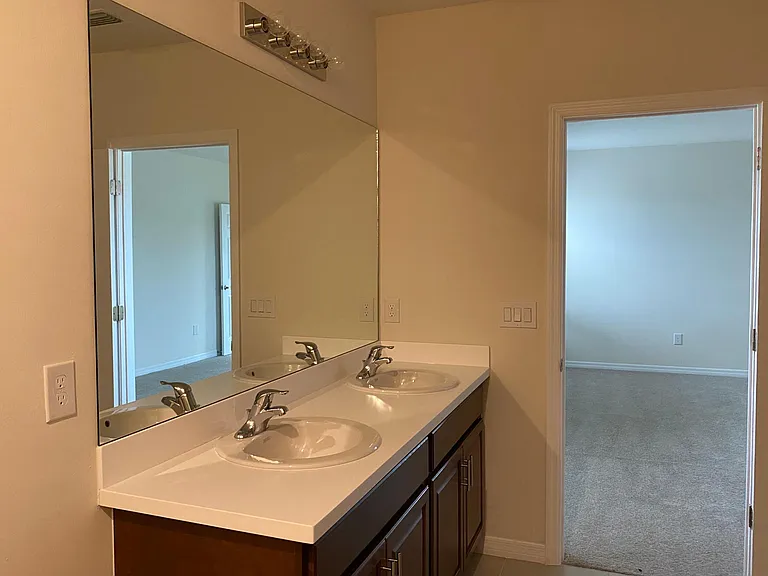 1207 SW Embers Ter — Photo 8