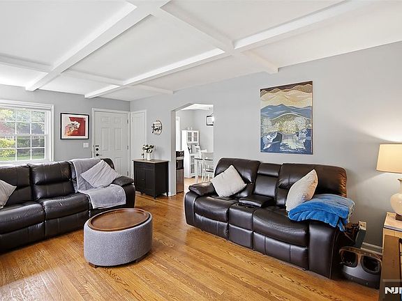 5th image of 909 River Rd #1