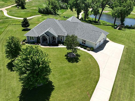 3rd image of 241 Cottonwood Cv