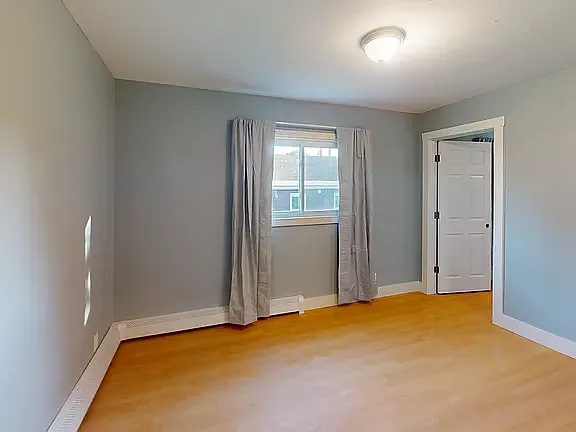 11 Viall — Photo 1