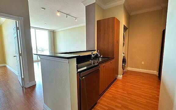 4th image of 100 NE 6th St Unit 709