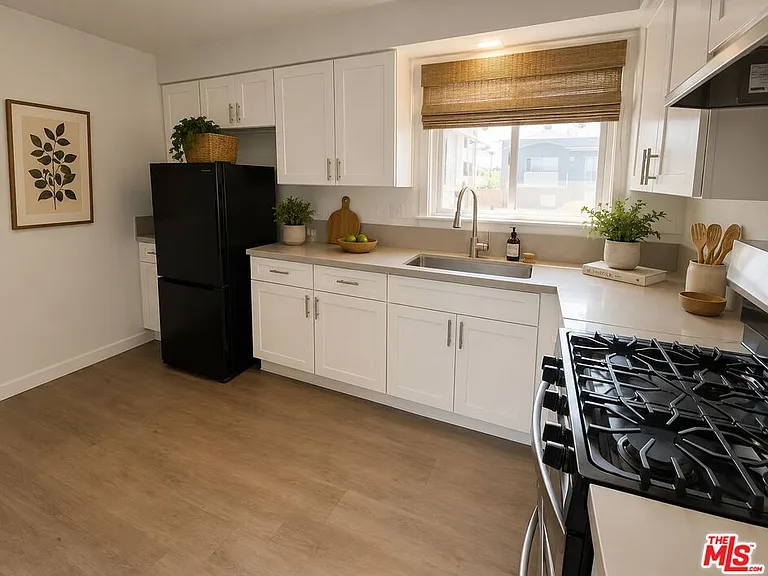 228 S Mariposa Ave #17 — Photo 5
