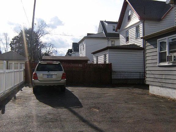 4th image of 147 N 8th Ave