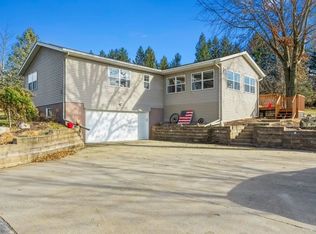 2460 Oakridge Rd NE, North Liberty, IA 52317