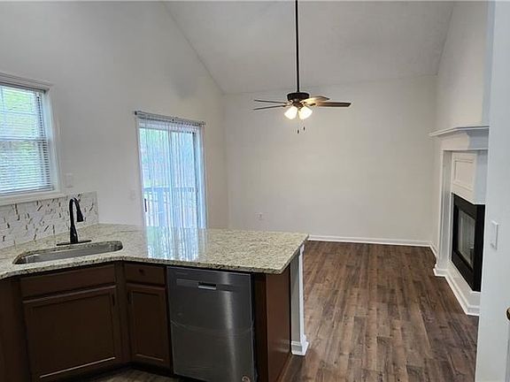 5th image of 7043 Surrey Dr