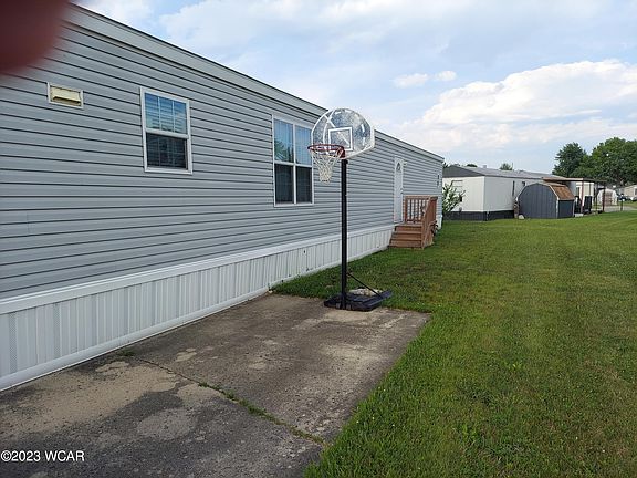 3rd image of 122 S Winterhaven Dr