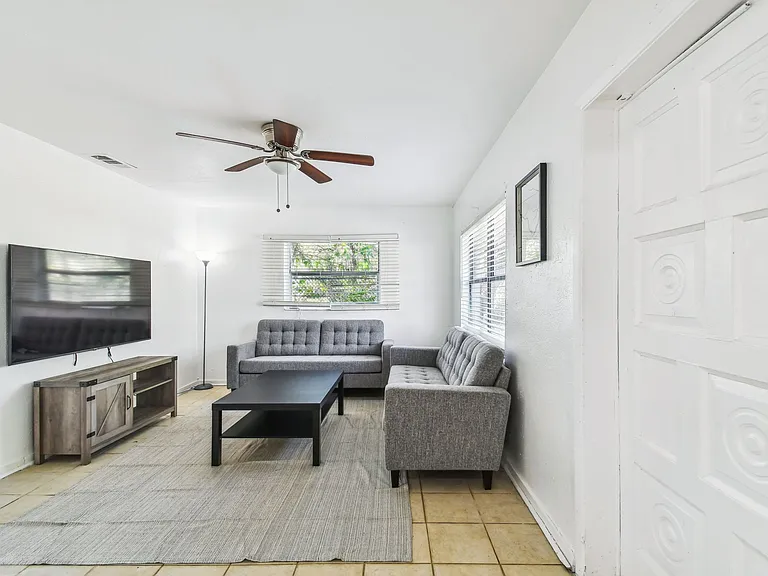 10103 N Lantana Ave — Photo 6