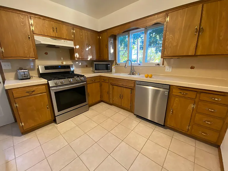 131 S Harvard Blvd — Photo 10