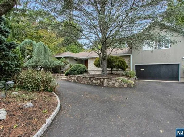 60 Dwight Ave, Hillsdale, NJ 07642