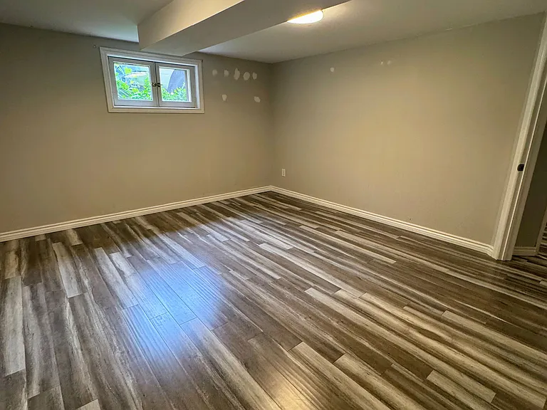 54 Hewson Cres #BASEMENT — Photo 16