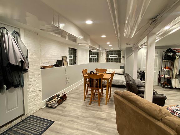 3rd image of 3227 S Wells St #1