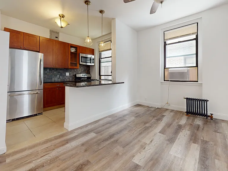 21-37 33rd St #1A — Photo 3